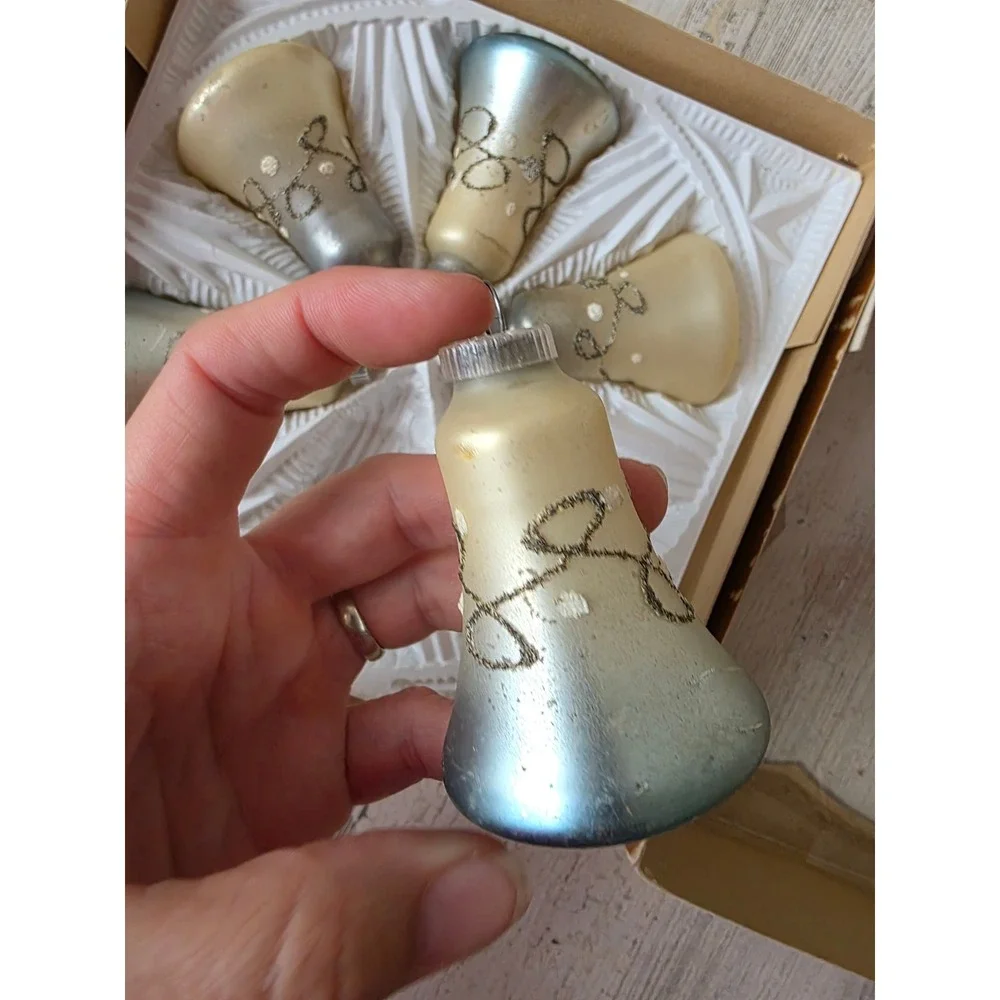 N/A ornament about